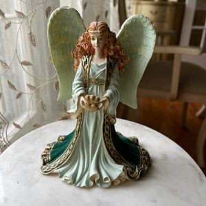 The Hamilton Collection “May Love and Friendship Reign”